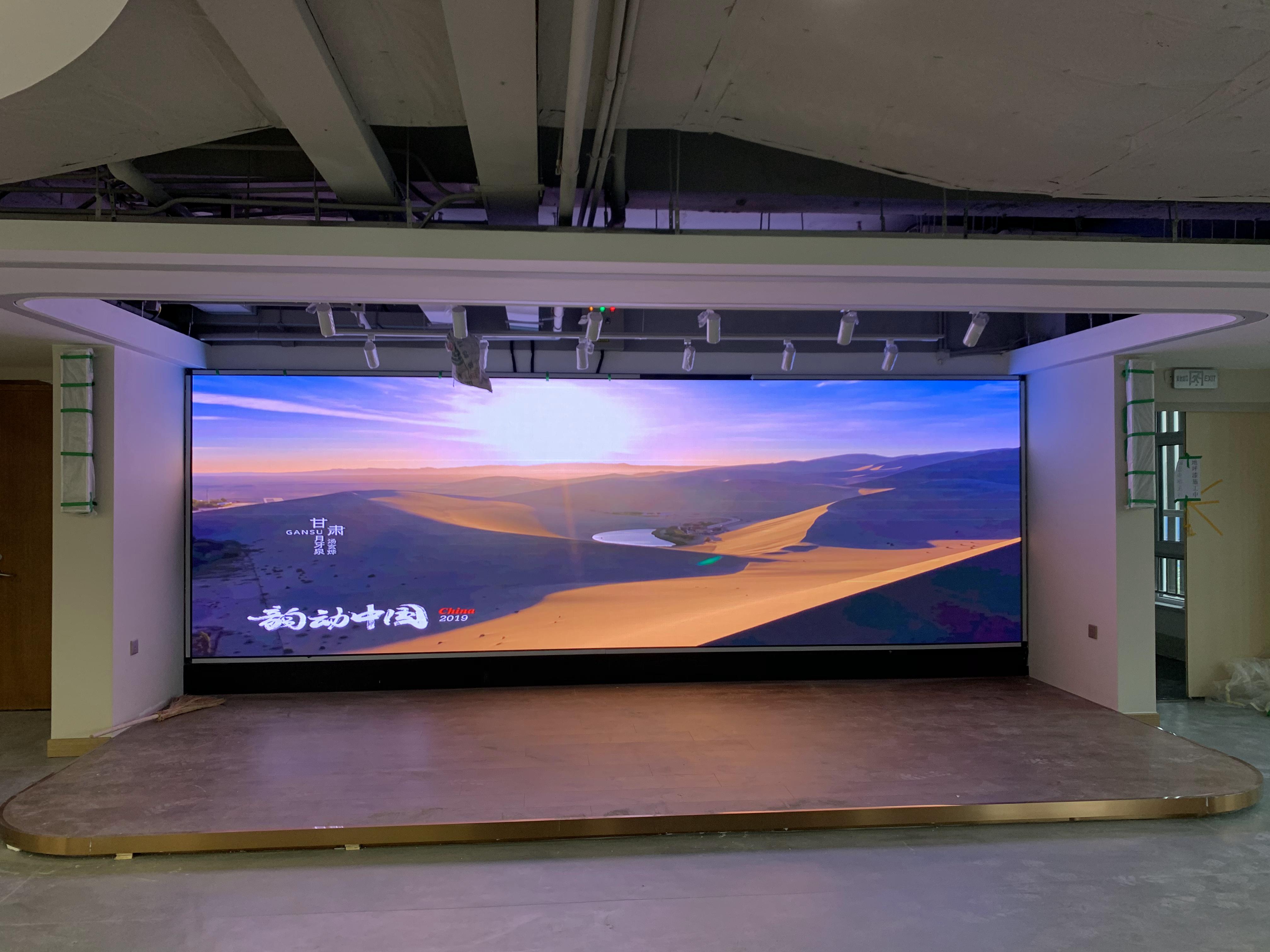 文旅項(xiàng)目中，戶(hù)外LED顯示屏如何與燈光秀、互動(dòng)裝置結(jié)合打造沉浸式體驗(yàn)？